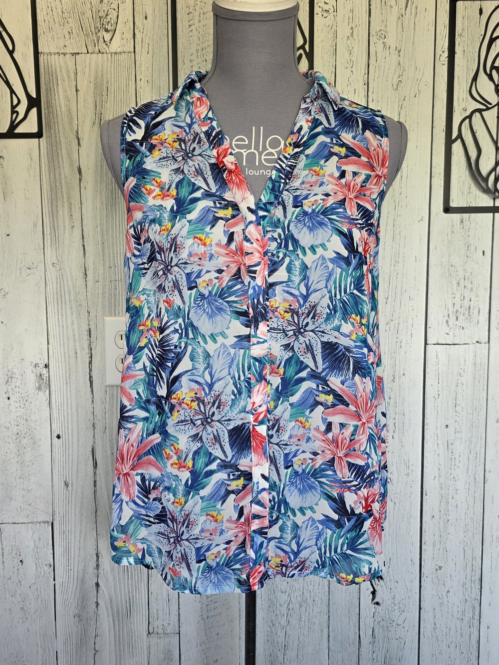 H&M Tropical Floral Sleeveless Button Front Blouse Size 2 Vacation Resport Wear